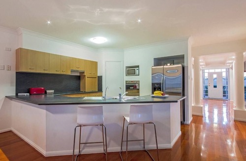 Broadbeach Waters House | Bliss on Sunshine - Space, Space, Space!