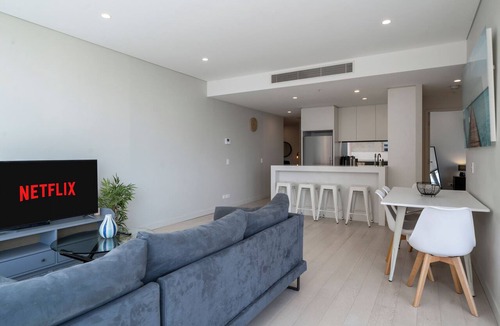 Bondi Junction Apartment | Bondi Junction Living with Views & Double Parking