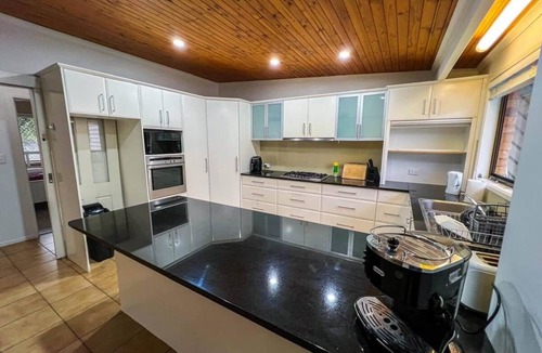 Runcorn House | Bonhaven Deluxe King Room with private Bathroom