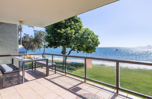 Soldiers Point Apartment | Boondelbah 4, 29 Soldiers Point Rd - waterfront bliss