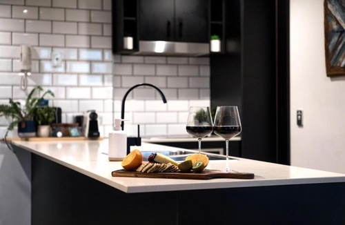 Surfers Paradise Apartment | "Boutique Sky Villa" by Inn Paradise