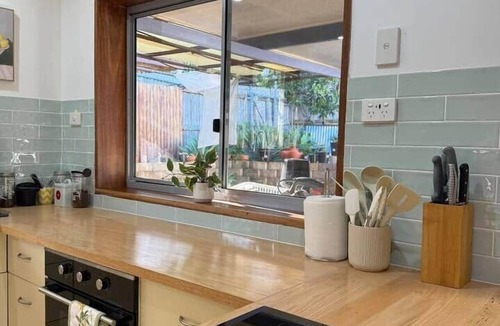 Tannum Sands House | Boyne River Gem - Pool, River Views, Boat Parking
