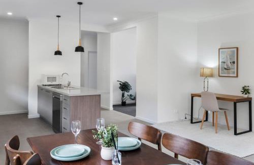 Park Ridge House | Brand New Convenient Family Home with Workspace
