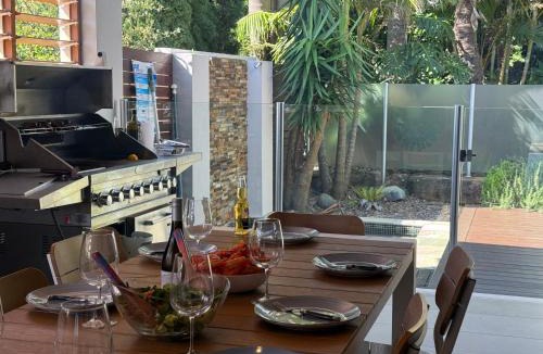 Copacabana House | Breathtaking views at Vista by the Sea