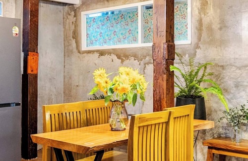 Chiang Mai House | Breeze Through · Peaceful 2 Store 2BR Wooden House in The Charming Wat Kaet