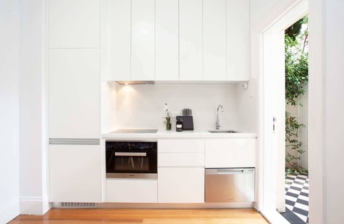 Lewisham Apartment | Bright and Beautiful Studio in Quiet Neighbourhood