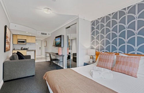 Haymarket Apartment | Bright City Abode