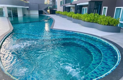 Phuket Apartment | Bright Modern 2BR Condo Near Central with Pool, Gym & Mountain View