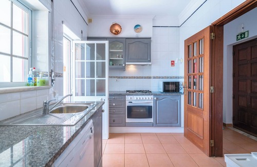Burgau Apartment | Bright & Spacious 3-Bedroom Apartment with Dual Balconies & Pool in Burgau