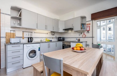 Lagos Apartment | Bright, spacious apartment in central area of Lagos