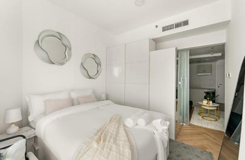 Jumeirah Lake Towers Apartment | Bright Studio in Dubai Gate 2