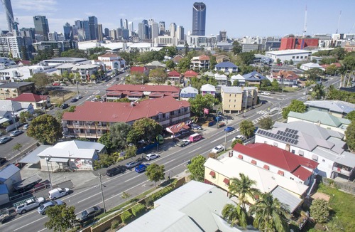 West End Hostel | Brisbane Backpackers Resort - Group 8