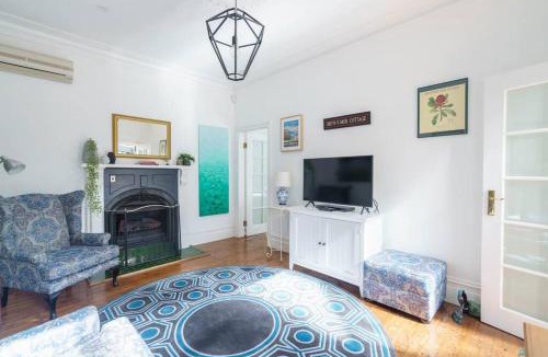 Leura House | Bryn-y-Mor Cottage Romantic Fireplace Couples