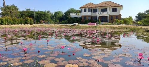Kumphawapi Resort | Bua Daeng Resort