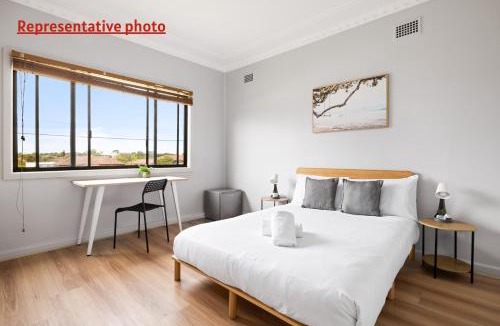 Belmore House | Budget Double Room in Belmore - Convenient Stay Near Shops - Shared Bathroom