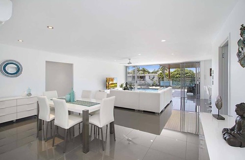 Broadbeach Waters House | Buena Vista Stylish Canalfront Escape Broadbeach
