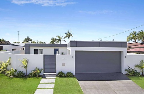 Broadbeach Waters House | Buena Vista Stylish Canalfront Escape Broadbeach