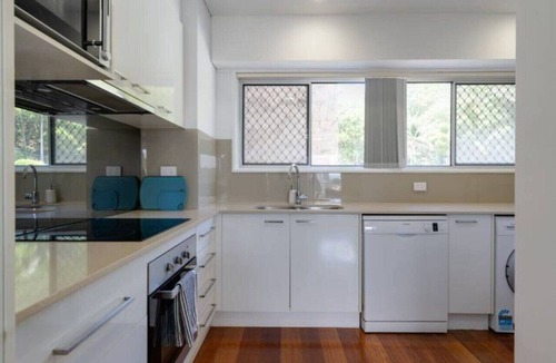 Burleigh Heads Apartment | Burleigh Point Beach Vibes 2 bed
