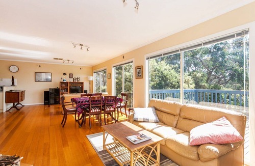 Anglesea House | Bushlark - At Anglesea