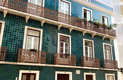 Cacilhas Apartment | By the River - Lisbon Apartment