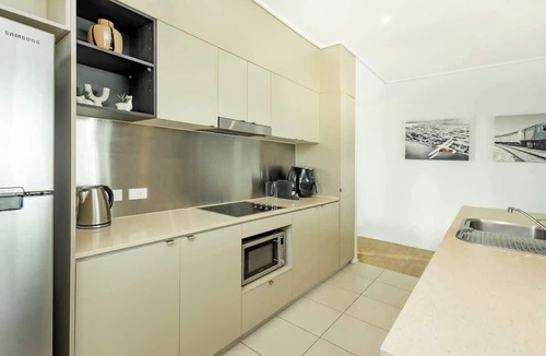 Cairns Central Business District Apartment | Cairns Lookout—Waterfront Views with Pools & Gym