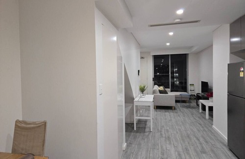 Camperdown Apartment | Camperdown two 12 Close to bus stop and SYD CBD