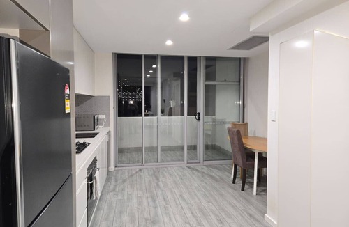 Camperdown Apartment | Camperdown two 12 Close to bus stop and SYD CBD