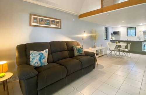 Nelly Bay Ski Chalet | Canopy Chalet 4