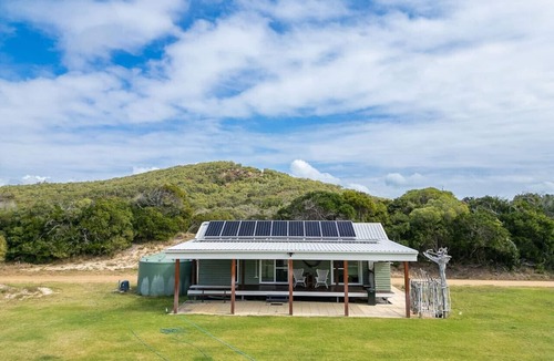 Curtis Island House | Cape Keppel Beach Cottage 4