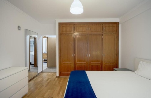 Carcavelos Apartment | Carcavelos Bright & Modern Apartment by Homing