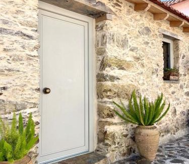Penacova House | Casa 5A - Refúgio Intimo e privado com design e pátio acolhedor