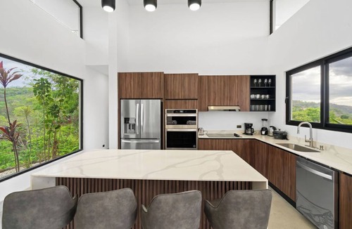 Coco Villa | Casa Alto Verde | 4 King Suites & Pool