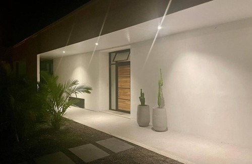 Tarcoles House | Casa Blanca Home with View