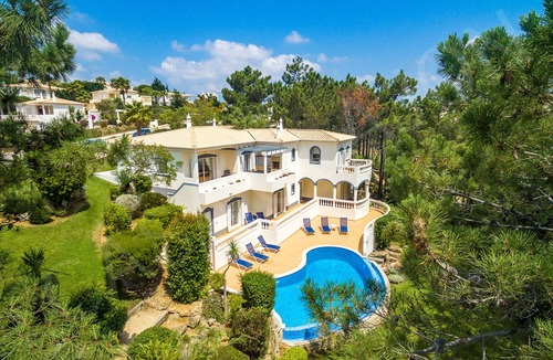 Budens Villa | Casa Clajon | professionally cleaned | 4-bedroom villa | private pool | on golf course