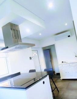 Amares House | Casa com jardim privado e estacionamento no interior