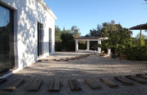 Quelfes House | Casa de Borboletas