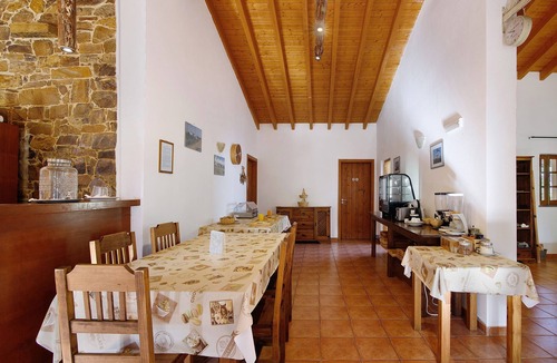 Pedra Arrancada Apartment | Casa de Campo Vale do Asno-Room 'Quarto 6' with Shared Pool, Wi-Fi and Air Conditioning