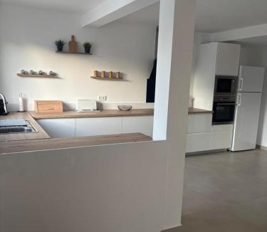 Retur House | Casa Dulcelina Monte Gordo, Algarve, Portugal