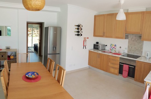 Salema Villa | Casa Lema - New Villa & Pool with sea view. Only 8 minutes walk to Salema Beach.
