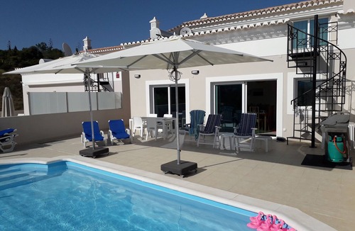 Salema Villa | Casa Lema - New Villa & Pool with sea view. Only 8 minutes walk to Salema Beach.