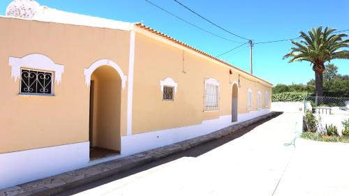 Monte Raposo House | Casa Lima Reis