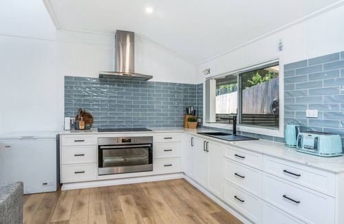 Rainbow Beach House | Castaway Cottage - Rainbow Beach