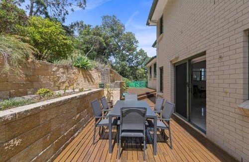 Mount Keira House | Catos Escape - Close to Rainforest & Scenic Lookouts