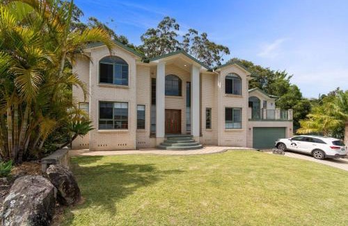 Mount Keira House | Catos Escape - Close to Rainforest & Scenic Lookouts