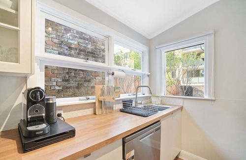 Darling Harbour Villa | CBD Retreat| Walk to Fish Market & Darling Harbour