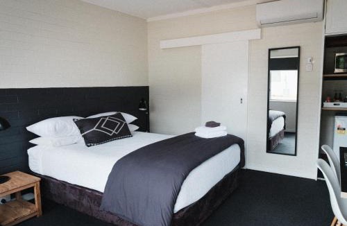 Braidwood Hotel | Cedar Lodge