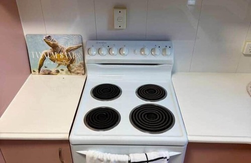 Tannum Sands Apartment | Central 3 Bedroom | Walk to Beach, Pub, Shops