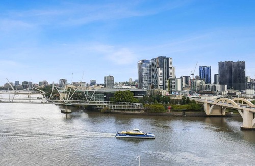 Brisbane Central Business District Apartment | Central Brisbane Studio with Stunning River Views