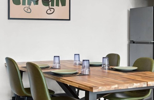 Surry Hills Apartment | Central charming 2 beds with balcony & aircon