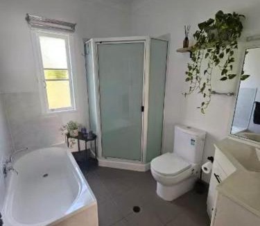 Gympie House | Central Gympie 3BR Family Home Mountain Views